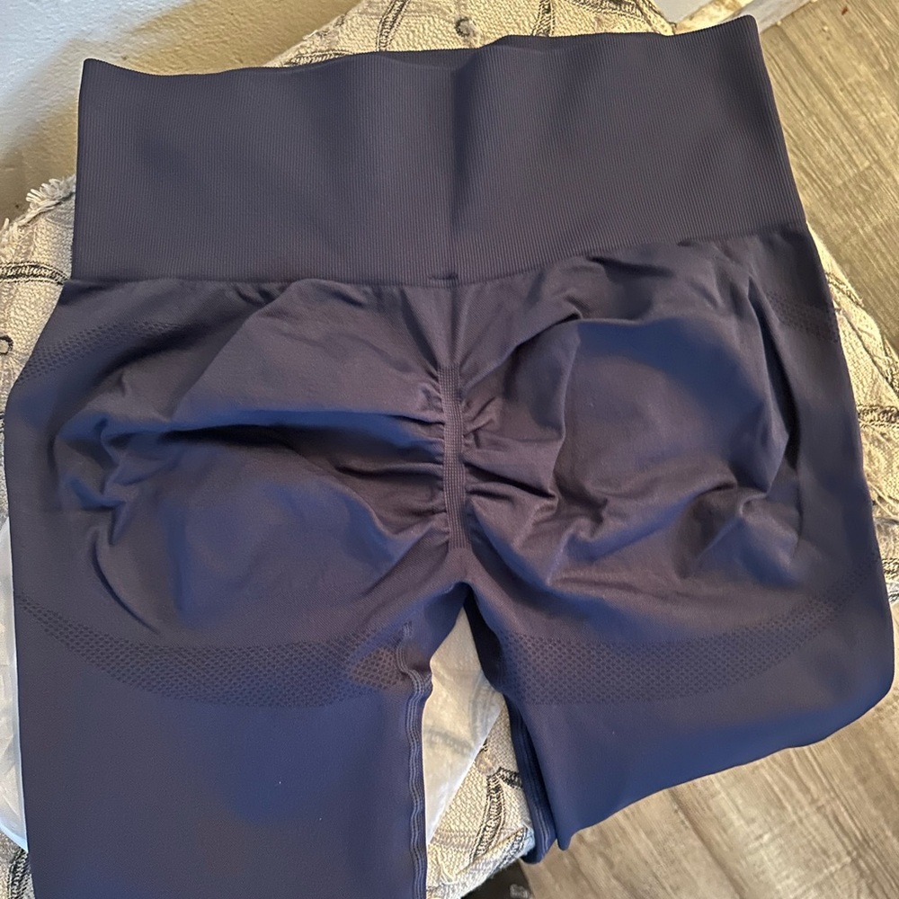 Brand new Halara butt lifting leggings.